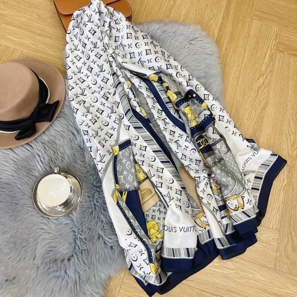 Branded Shawl with paper bag ❤️ - Picture 13 of 15